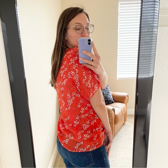 🎃 CAbi Tulip Sleeve Orange Blouse with Cherry Blossom Print Medium - Picture 9 of 15
